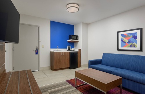Tullahoma Hotel | Holiday Inn Express Hotel & Suites Tullahoma by IHG