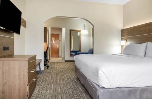 Harrison Hotel | Holiday Inn Express Hotel & Suites Harrison by IHG