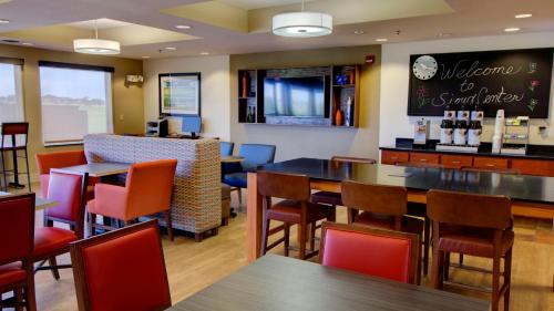 Sioux Center Hotel | Holiday Inn Express & Suites Sioux Center by IHG