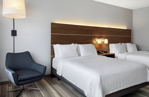 Middleton Hotel | Holiday Inn Express & Suites Madison West - Middleton by IHG