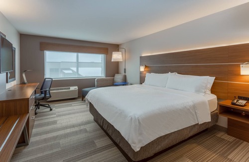 Rice Lake Hotel | Holiday Inn Express & Suites Rice Lake by IHG