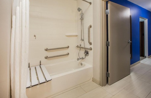 Onalaska Hotel | Holiday Inn Express & Suites Onalaska - La Crosse Area by IHG