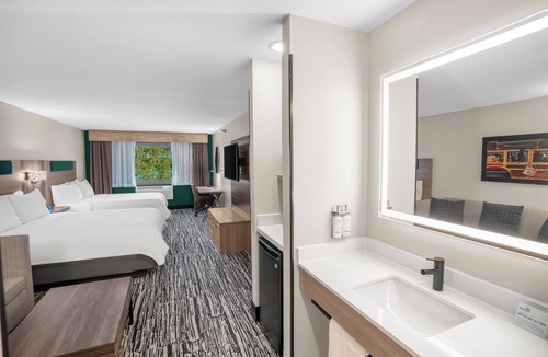 Hayward Hotel | Holiday Inn Express & Suites Hayward by IHG