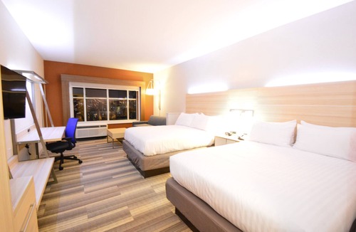 Toledo Hotel | Holiday Inn Express & Suites Toledo West by IHG