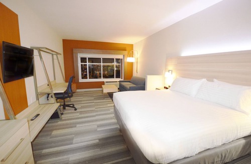 Toledo Hotel | Holiday Inn Express & Suites Toledo West by IHG