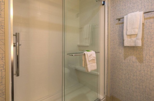 Tulsa Hotel | Holiday Inn Express & Suites Tulsa Midtown by IHG