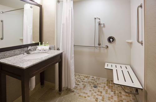 Willmar Hotel | Holiday Inn Express & Suites Willmar by IHG