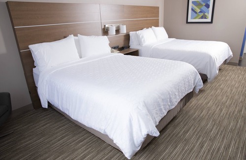 Napoleon Hotel | Holiday Inn Express Toledo West - Napoleon by IHG