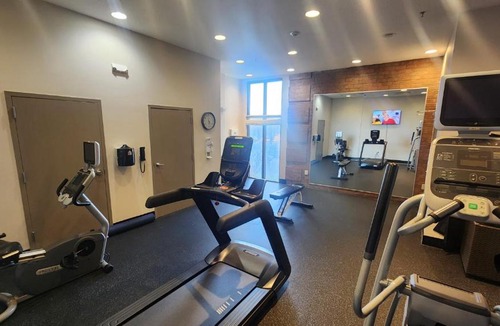 Fredericksburg Hotel | Holiday Inn Express Fredericksburg - Southpoint by IHG