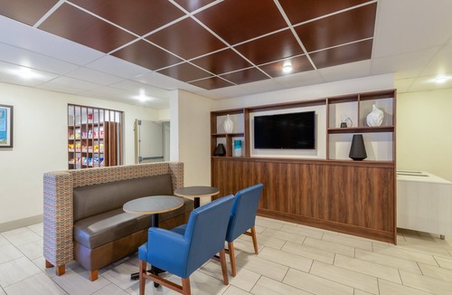 Vermilion Hotel | Holiday Inn Express Vermilion by IHG
