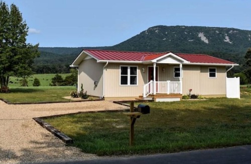 Luray Cottage | Holly Tree Retreat Located In Beautiful Luray, VA