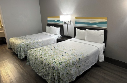 Crestline Heights Hotel | HomeTowne Studios by Red Roof Birmingham - Highway 280