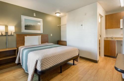 Mesquite Hotel | HomeTowne Studios by Red Roof Dallas - Mesquite