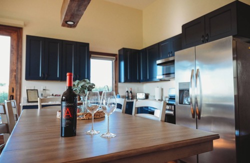 Galena House | Hot Tub 2-bedroom 2 full bath all comforts of home in Galena countryside