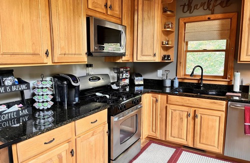 Sky Valley Cabin | Hot Tub and Beautiful Deck, Sky Valley Amenities, Sleeps 5
