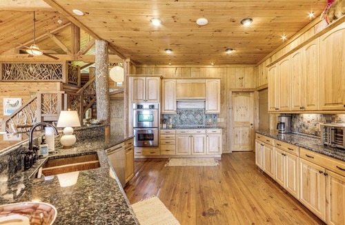 Waynesville House | Hot Tub + Fire Pit: Spacious Waynesville Escape!