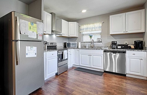 Burleson House | Hot Tub, Gameroom,17 min to Dickies Arena, FirePit
