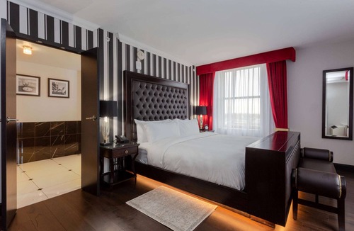 Fond du Lac Hotel | Hotel Retlaw, Trademark Collection by Wyndham