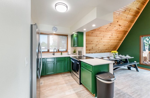 Newville House | HotTub/FirePit/Games Your Fall Getaway Starts Here