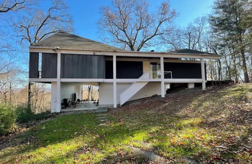 Town of Wappinger House | Hudson Valley mid century house with stunning views