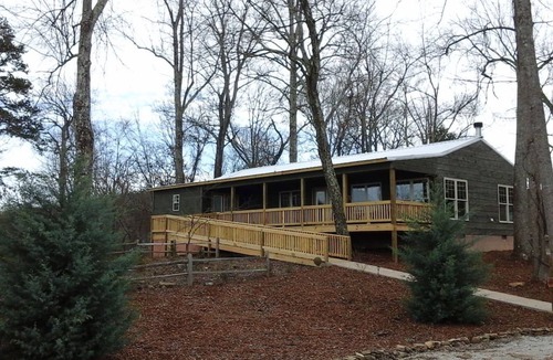 Bryant Cabin | hummingbird · NO SUNDAY CHECK INS- hot tub ,gated, HUMMINGBIRD