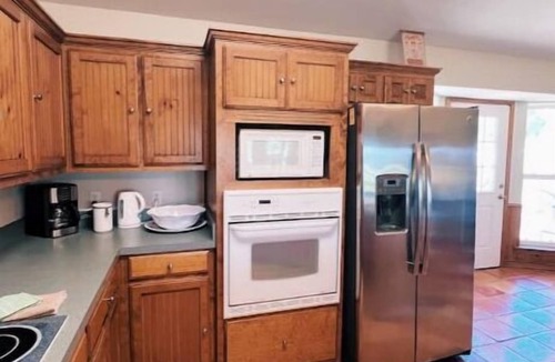 Glen Rose Other | Huruma 3 BR by Fossil Rim, Hiking, Farm & Ranch Stay- Goats, Pigs & Disc Golf!