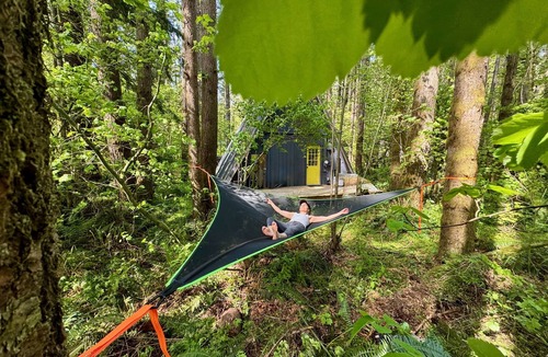 Skykomish Ski Chalet | Iconic Tye Haus A-Frame: Hot Tub, 15min to Stevens
