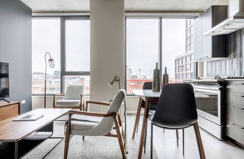 West Loop Apartment | Ideal Loop Studio w/Pool, Gym, nr. Merchandise Mart & the L, by Blueground