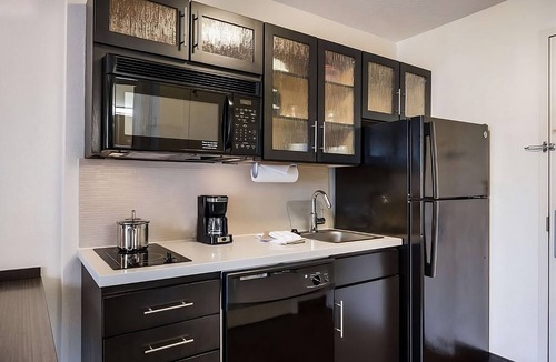 Warrenville Hotel | Ideal Mix of Comfort and Value! Pets are Welcome! Full Kitchens, Self -Parking