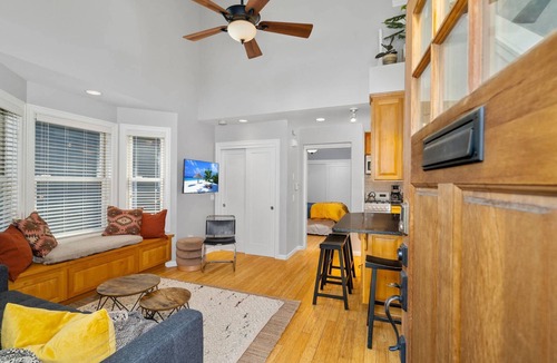 Laurelhurst House | Immaculate and Private Space, Custom Artwork Throughout, Walk to Parks, Food, and Entertainment