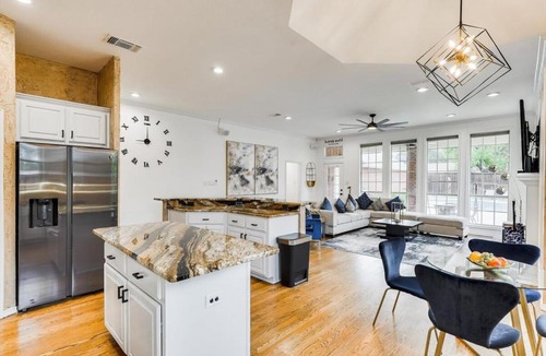 Irving House | Impressive 5BR 3B Home with Pool Game Room & Cinema Room