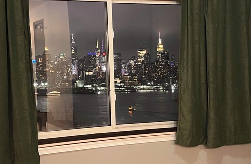 West New York Apartment | Incredible NYC and Water Views 3 bedrooms only 15 min from NYC New Floors