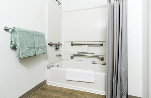 Wade Hampton Hotel | InTown Suites Extended Stay Greenville SC - Wade Hampton