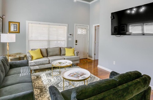 Quincy House | Inviting Quincy Cottage: Walk to Historic Downtown