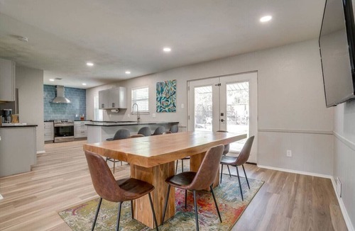 Arlington House | Inviting & Spacious 4BR | Walk to AT&T & World Cup