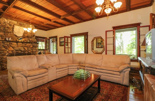 Sand Creek Cottage | Island Cottage on Evans Lake: Boat Rental Required