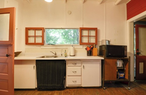 Sand Creek Cottage | Island Cottage on Evans Lake: Boat Rental Required