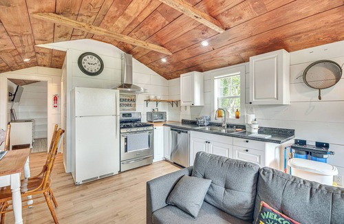 Isle La Motte Cabin | Isle La Motte Cabin ~ 3 Mi to Lake Champlain!