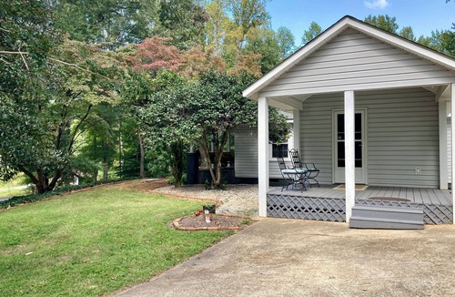 Easley Cottage | Ivy Cottage - Charming 3-bedroom country cottage in beautiful Dacusville area