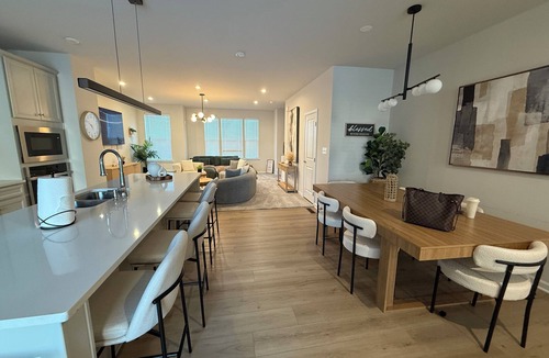 Fredericksburg House | J cornerstone Modern House Charming 4 room townhome in delightful Fredericksburg