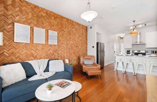 Federal Hill Apartment | Jennifer’s Chic Apt w/Downtown City Views Private Deck