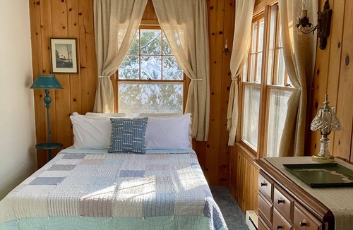 Lake Leelanau Condo | JOLLI-LODGE~Beach Resort in Leland