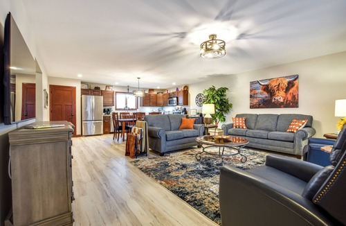 New Glarus House | JULY-AUG 2026-NEW BOOKING SPECIAL at The Belvedere just Steps to downtown.