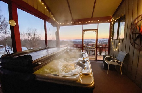 Elizabeth House | Just rehabbed, amazing views on 300 acre ranch, animals, trails, hottub, pond