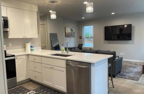 Southeast Eugene House | Kamal's Comfy Relaxation Zone