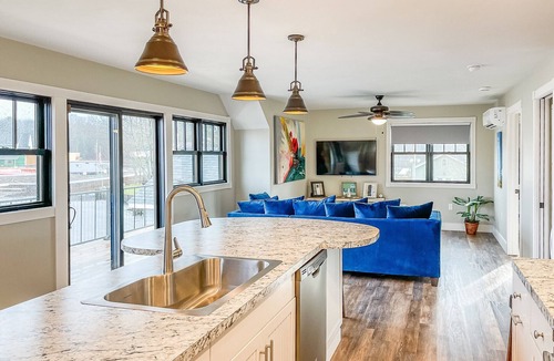 Sylvan Beach House | Kayak Shack: Waterfront, 2nd Floor, Boat Dock, In the Heart of Downtown