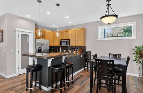 Keizer House | Keizer Retreat Firepit + Near Salem & Wineries