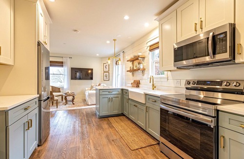 West Dundee Apartment | Kildahl House - Boutique Farmhouse Suite #1