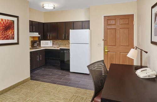 Glenview Condo | King Suite in "The Glen" District. Free Breakfast Daily. Indoor Pool