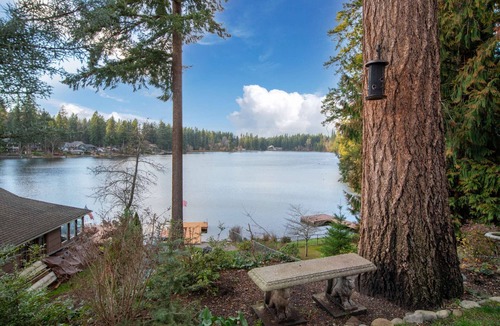 Maple Valley Cabin | Koi Story Cabin - Lakefront, near Bike Trail